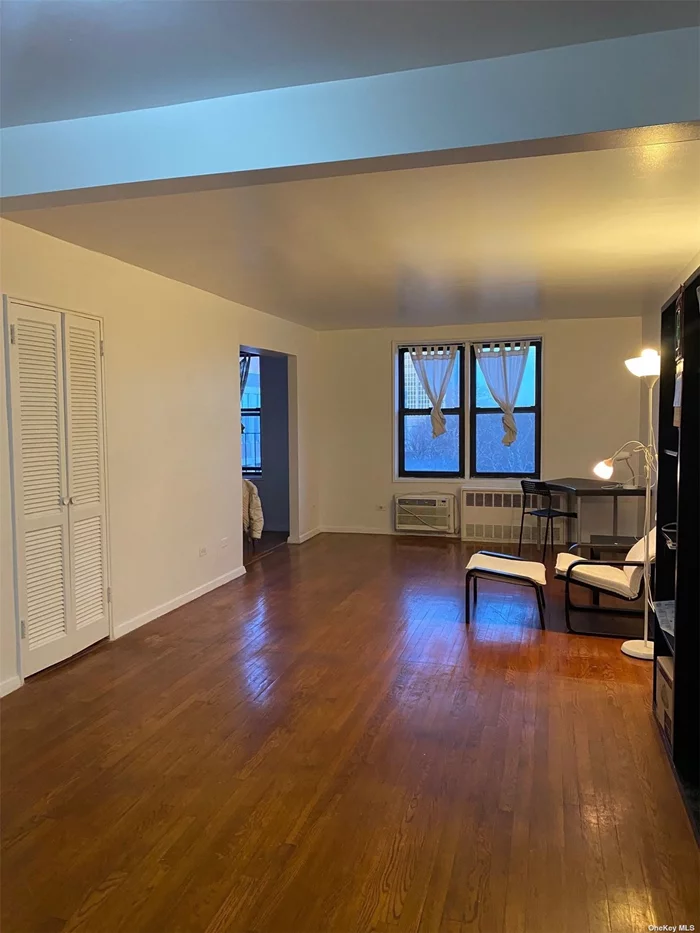 Huge One Bedroom Condo With Hardwood Floor. Lot Of Closets. Close To Queens College, Supermarket, Store, Kissena Park, Buses Stop. Express Bus To Manhattan And Easy Access To Major Highways.