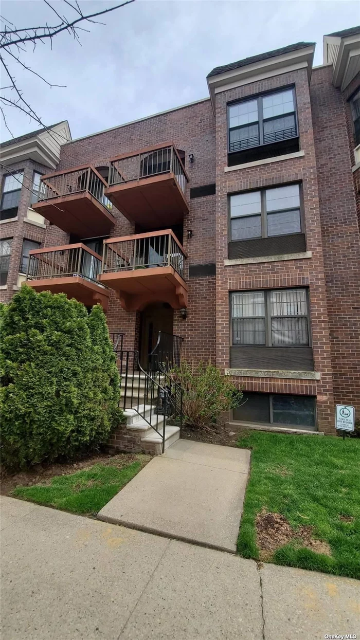 Spacious , Hi-celling, maintain well condo, Big window and sunny home. close everything and quiet area for living. comes with 1 garage parking, Excellent condition, seeing is believing!