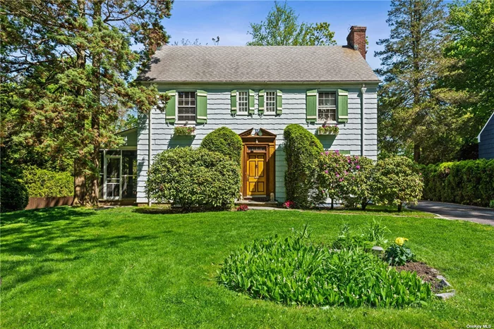 Wonderful Storybook Center Hall Colonial with Seasonal Birds&rsquo; Eye View of NY Skyline from third floor. Bright, Spacious Rooms with Many Updates. 3 Full Baths and potentially 5 bedrooms. Mid block location on just over a quarter acre flat property in Beacon Hill with association Beach and Mooring. Close to All...A Must See!!