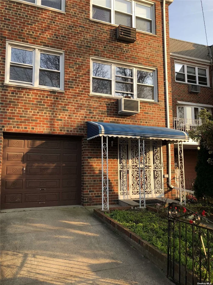 Big and bright 1 BR with back yard,  lot o closet, near New York Presbyterian Hospital, Kissena Park, Flushing Meadows park, close to transportation. Nice quiet residential Area.