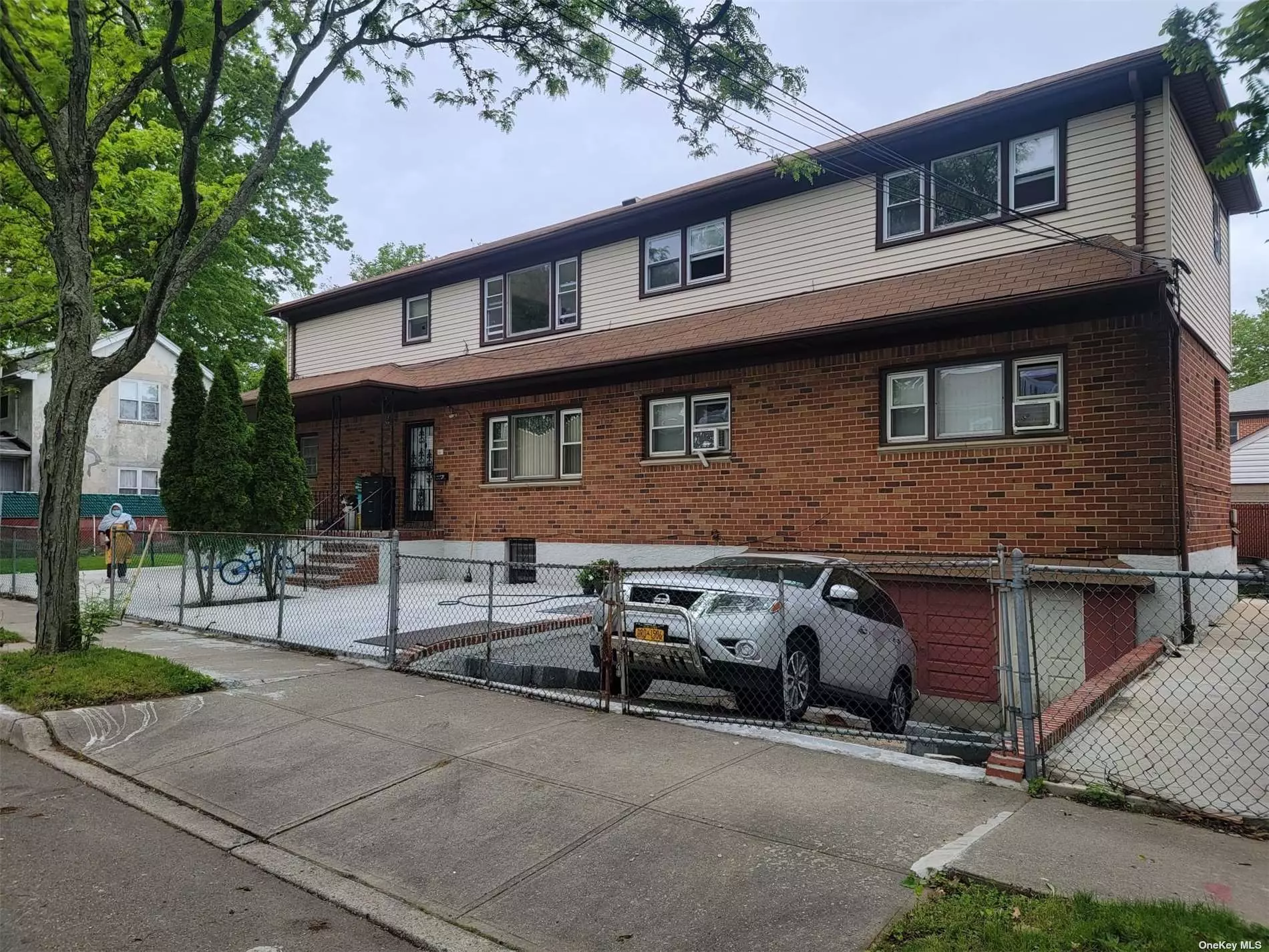 Cozy 3 Bedroom Apartment located in desirable area of Fresh Meadows. Apartment features spacious Living Room, Eat in Kitchen, 3 Bedroom, and 1 Bath with lots of closet space.