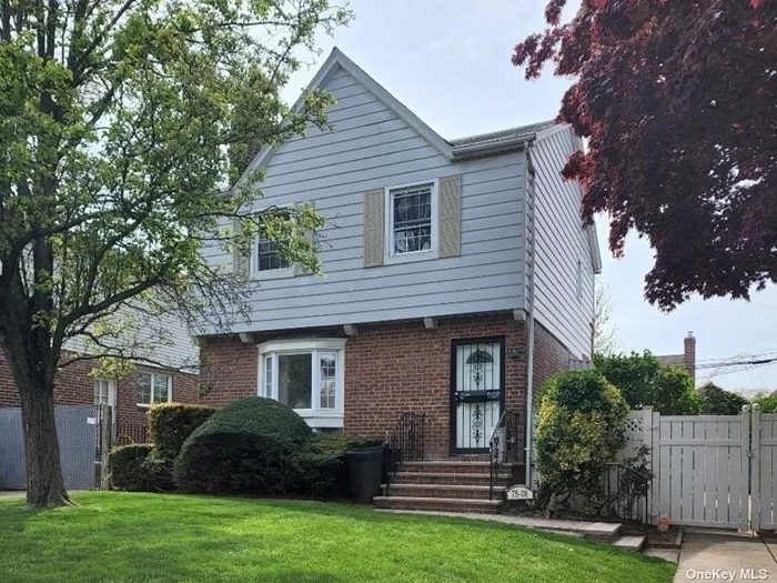 INVESTOR SPECIAL. Colonial home with 3 bedrooms, 1 full bath, an attic and a partially finished basement. A detached garage, driveway and a backyard.