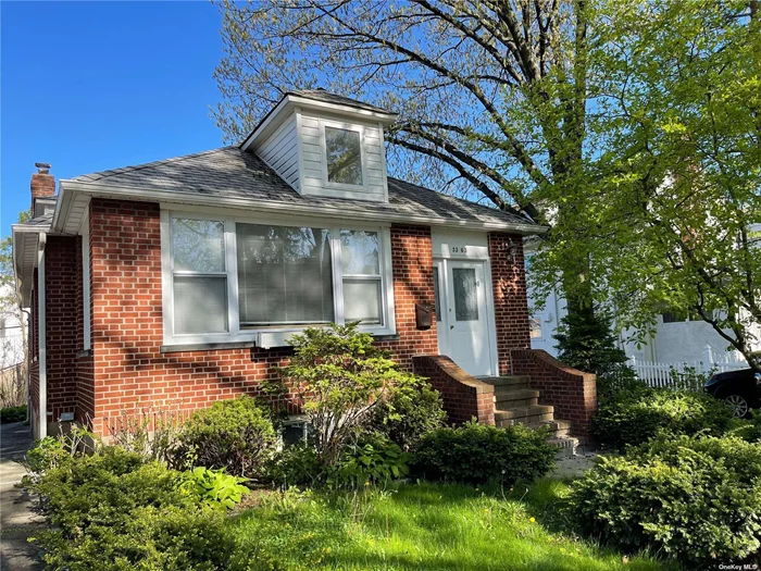 Recently Renovated Whole House For Rent With Basement., Driveway & Yard. Easy Commute To Manhattan: Walk To L I R R., Bus To Flushing To 7 Train. 6000 Sq. Ft. Lot. 3 Bedroom 1.5 Bath House In A Quiet  Residential Area.