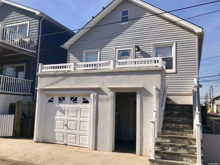 Beautiful Beach Side West End Upper Rental Available July 1st! Features: Large Living Room, Dining Area, Kitchen, 3 Nice Size Bedrooms, 1 Full Bathroom, Front Deck With Ocean Views, 1 Car Garage & Laundry. Seconds To Beach, Shops & Dining. Move In Right On Time For Summer!