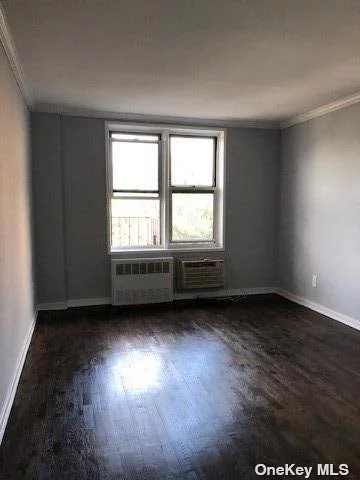 Fully Renovation!!!! 1 bedroom Apt, Kitchen S.S Appliances. Living Room: Recessed Lighting. TERRACE W/Open View.