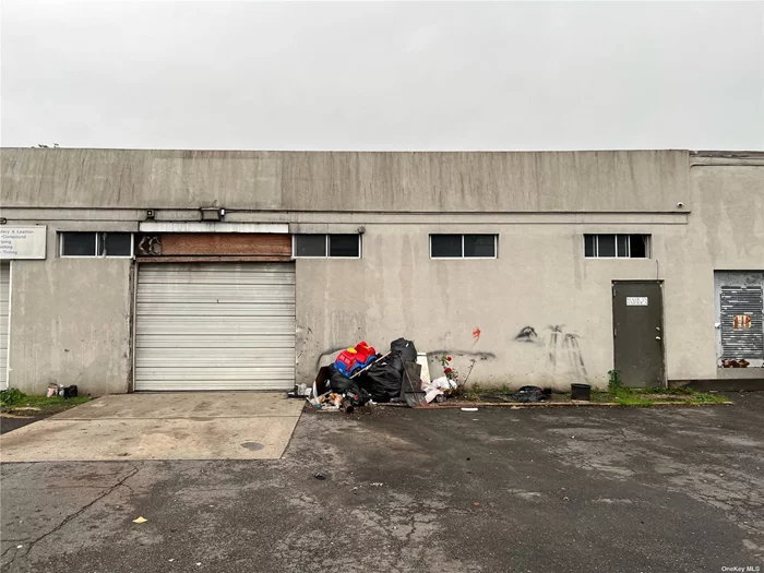 Industrial Warehouse Space with 10.5FT Ceiling Height. 2100 SF. 1 Bathroom. 9 Foot Over Head Door. Rent includes Base Taxes. Unit B