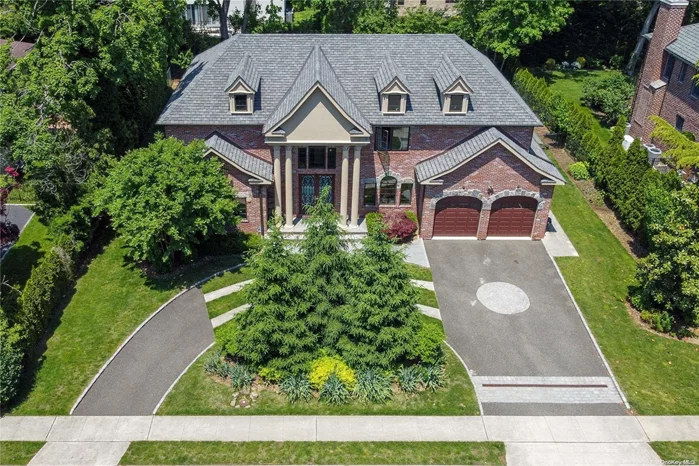 Center Hall Colonial on a Quiet, tree lined street in the much desired area of Roslyn Country Club. Large Living Room, Formal Dinning Room, Family Room, Gourmet Eat-in-Kitchen with High-end Appliances. 6 Bedrooms and 5.5 Baths. Expert Architectural Details. Full finished basement with ose, family room, entertainment room. Energy Star appliances. Beautifully Landscaped. East Williston/Wheatley School District. A Must See