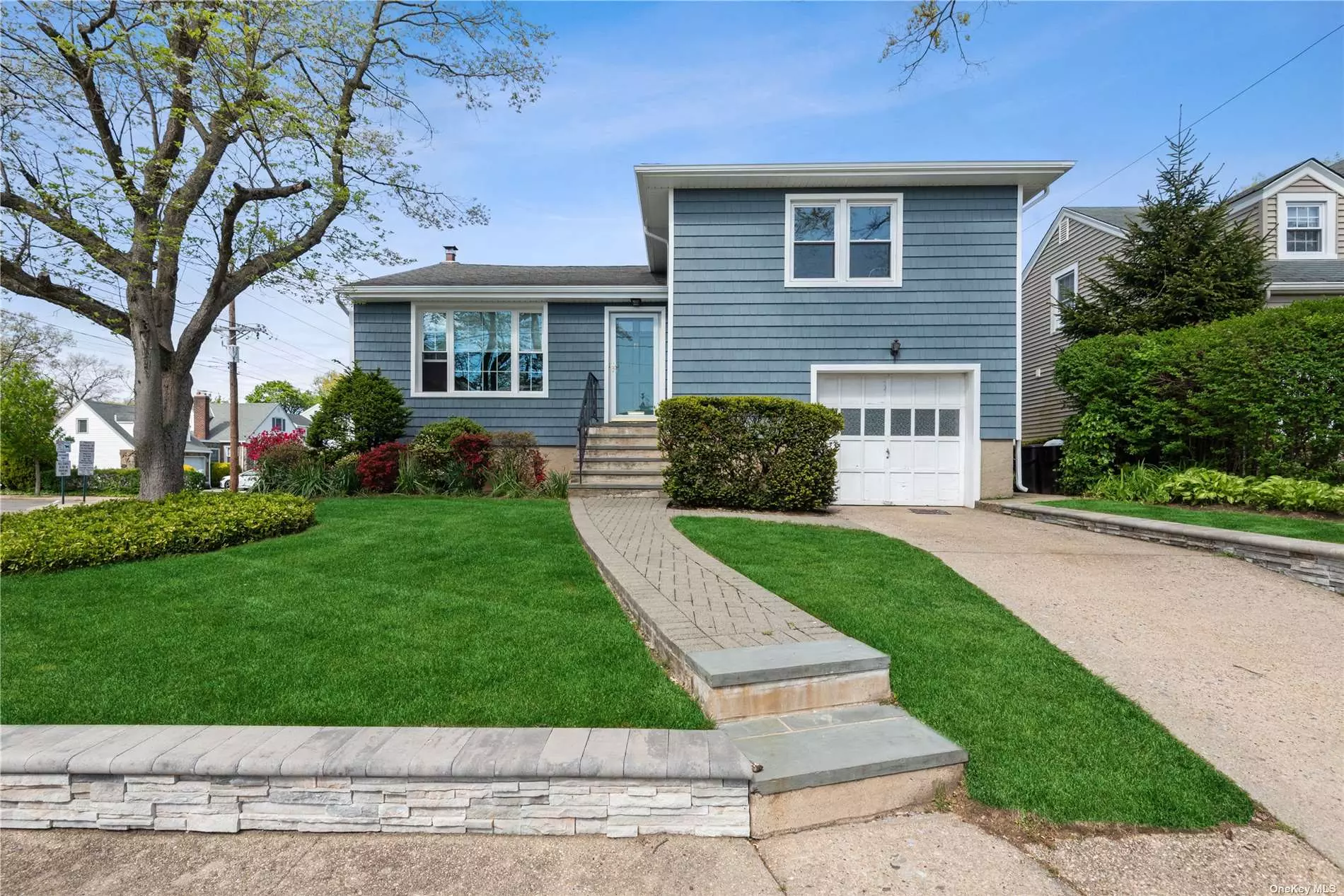 Welcome Home to this spacious, neat and clean split nestled in the heart of town! Featuring beautiful hardwood floors and an open concept layout. Brand new siding for a gorgeous curb appeal. Seconds away from shopping and transportation.