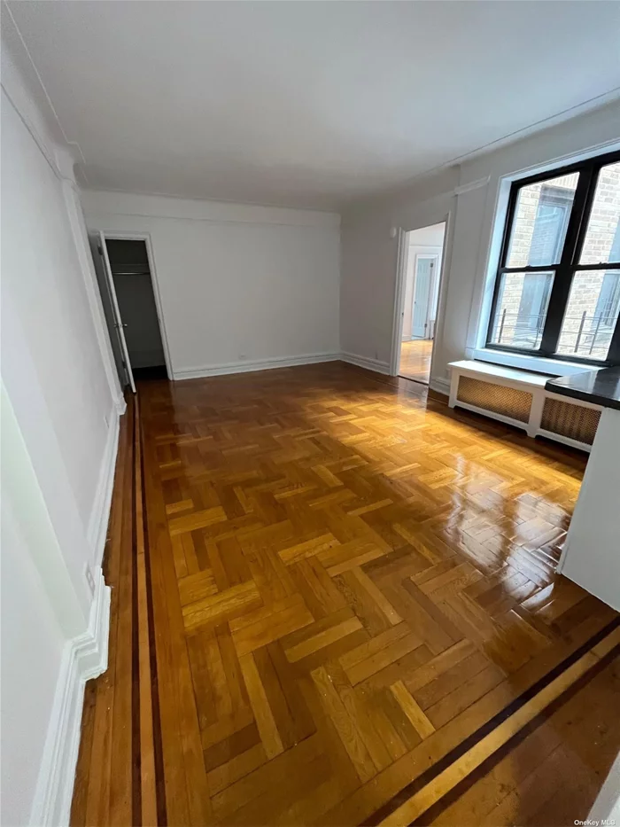 Newly renovated and spacious one bedroom apartment. Walking distance to subway, LIRR, buses. Heat and hot water included. One month free for the first year. Pet under 35lbs allowed.