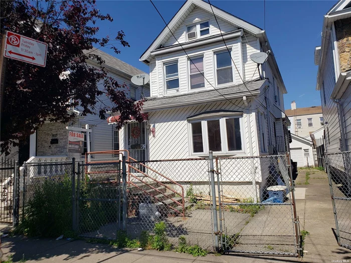 Large house, 5 bdrms & 2 full bathrooms plus basement and attic. Private driveway with large detached garage. Lot&rsquo;s of potential but needs TLC. You can make this your dream house. Conveniently located Close to subway, bus, shops, and school.