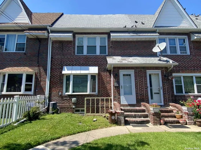 Beautiful Brick Townhouse In Briarwood. R4B Zoning. Can Be Converted Into 2 Dwelling. Detached Garage. About 10 Minutes To E/F Train Station. Close To All...