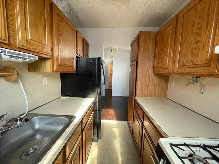 Great sunny 1 bedroom located in Kew Garden Hills. Located on the 2nd floor of a walk up building. Large bedroom, bathroom, living room and dining area off the kitchen. Heat and hot water is included.