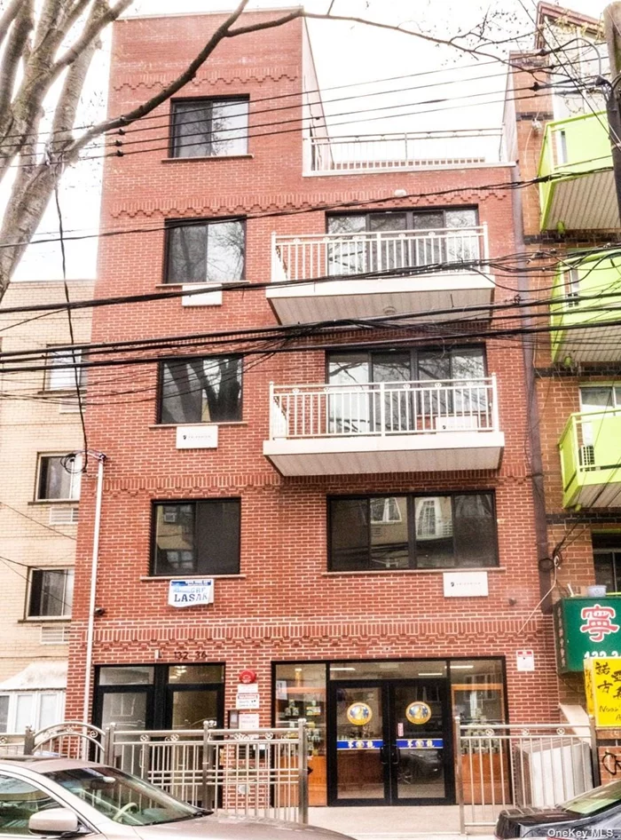 Prime Location in downtown flushing, surrounded by restaurants, supermarkets, banks, libraries. Only one block away from the main street. Three minutes to # 7 subway station, LIRR, Sky View Shopping Center. This unit features hardwood floor, stainless steel appliances, oversize bathroom, and a decent size balcony. Tenants are responsible for all utilities. No pets.