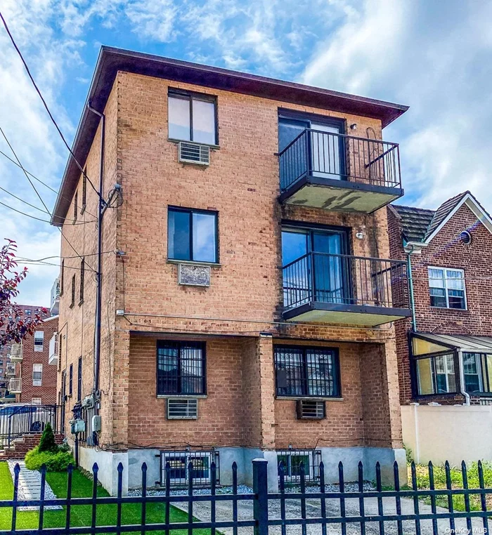 Newly renovated 2 bedrooms and 1 bathroom with a balcony located in the heart of Rego park. Only few blocks away from M&R subway station. Water, heat, and hot water are included in the rent. Please see video and 3D tours.* No pets.