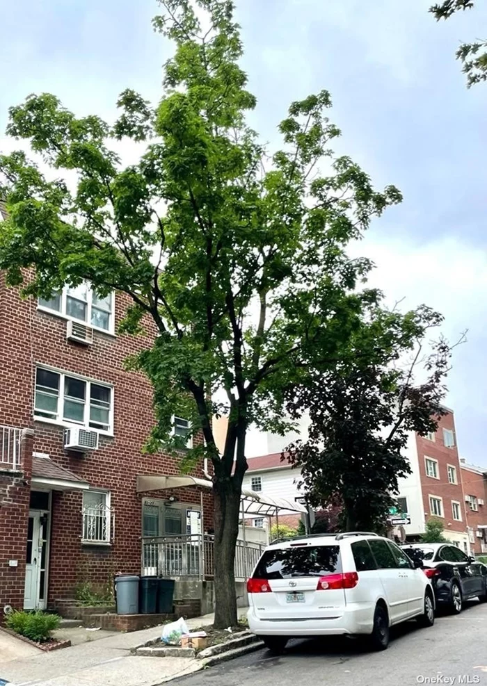 Excellent corner property 2 Family + store (previously used as a medical office) convenient to all including Union Tpke, Queens Blvd, Grand Central, and Van Wyck Expressway and so much more. Many updates.