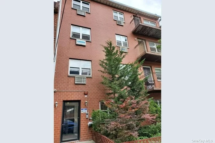 Beautiful 2 bedroom 2 bath apartment with walk in closet . Fully renovated Galley Kitchen. Laundry in the building. Nice size terrace to sit out on. Close to Bus, Close to School, Close to Shops