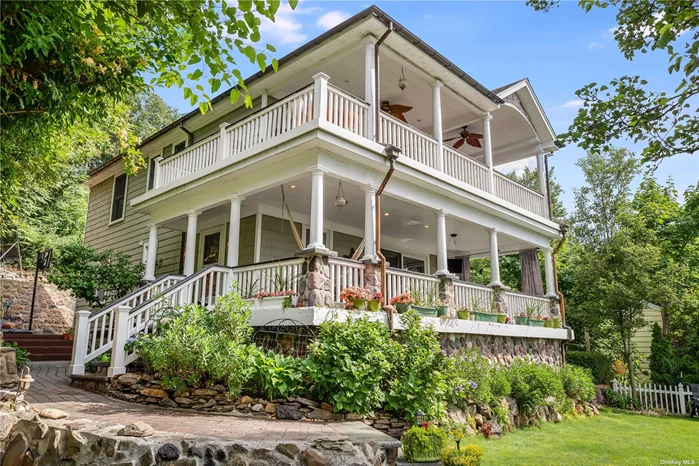 Charming Craftsman Style. 4 Bedroom, 2.5 Bath. Waterviews, Sunsets. Beach and Mooring Rights.