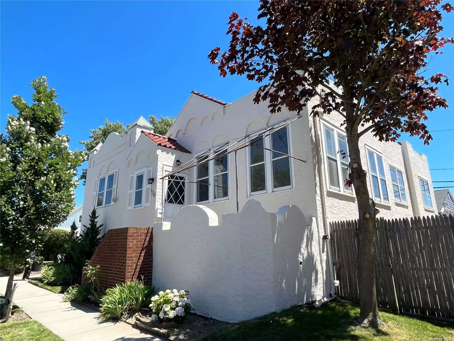 Stunning Old World Elegance! Main floor of classic Moorish revival stucco home in the President Streets neighborhood. Original leaded glass windows, 10&rsquo; ft ceiling, woodburning fireplace, archways & oak floors are in beautifully maintained condition. !800 sq ft apt. has front porch, side balcony & shared use of full yard. Washer/dryer on lower level. Off Street Parking Available, Driveway available when landlord is in FL.