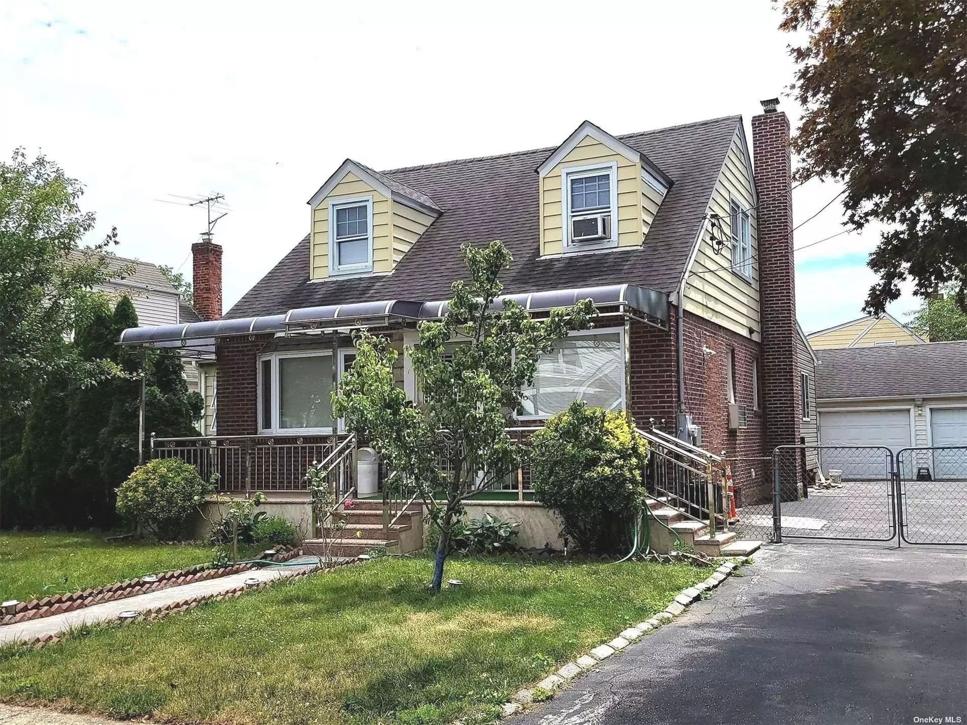 Spacious 1 Family Home for Rent in New Hyde Park. Conveniently Located to All! Features 3 Bedrooms, 3 Full Baths, a Full Finished Basement with a Large Family Room.