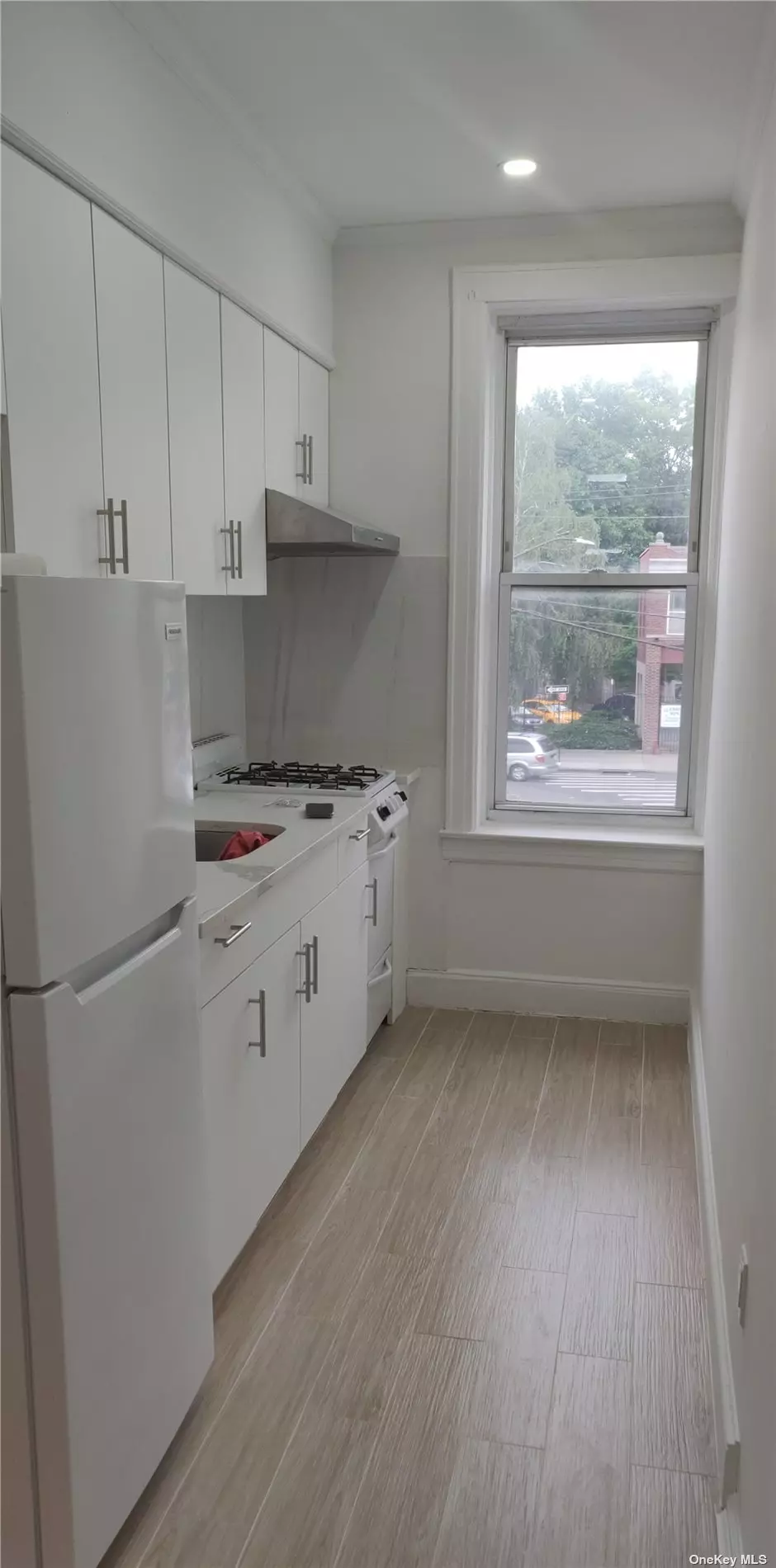 Newly renovated 2 bedrooms, 1 full bath for rent in Ridgewood. A few minutes walk to Fresh Pond Rd subway station (M train). Tenants pay for the electricity.??