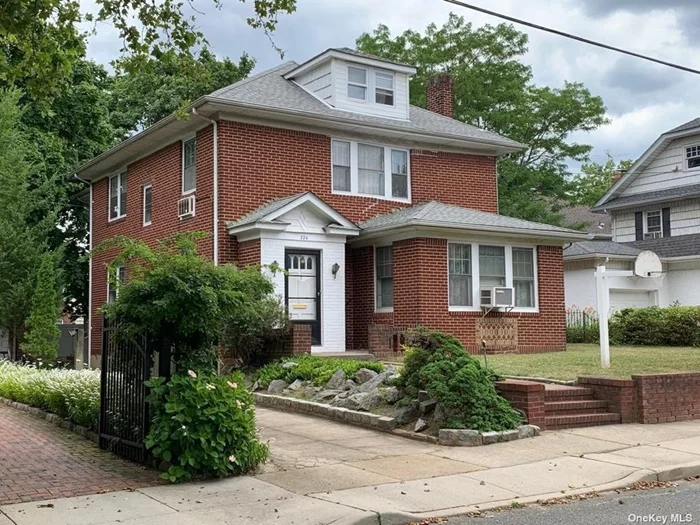 Move in ready 6 Bedroom, 3 Full Bath brick colonial home in SD#15 in the heart of Woodmere. Hardwood floors Close to the railroad, shopping & houses of worship. with a state of the art home spa and steam room . large private fenced in large yard
