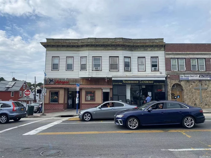 Good income property for investors on a busy street with 6.6% cap rate. Two 3 bedrooms and 1 bath residential units with two storefronts, a restaurant and a laundromat.