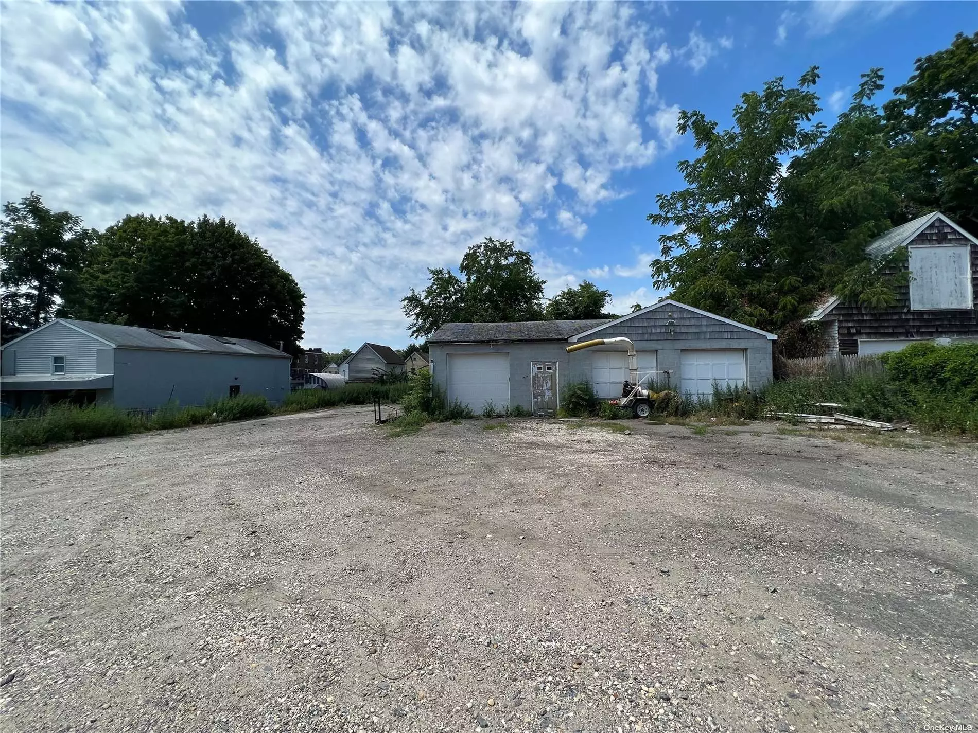 Three Bay Garage for Lease on a 90X100 Yard. Ideal for contractors to park vehicles and store material.