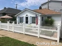 WINTER Rental adorable cottage in The Walks neighborhood has fenced patio, sunroom, livingroom w/fpl & vaulted ceiling plus dining area. Kitchen w/Dishwasher. 3 Bedrooms & 1 Bath.