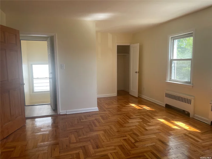 Second Fl 2bedroom dinning room larger living room apartment. Clean and excellent condition. Center of Oakland Garden, quiet community. income & Credit check are required