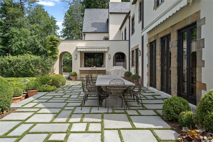 Pergola for Outdoor Dining with Kitchen