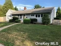 Looking for that perfect rental ? Lovely maintained 3 bedroom 1.5 bath expanded ranch in the heart of Syosset Groves community is now available and ready for a new tenant. Syosset Groves elementary, Thompson Middle, Syosset High School. Oversized Eat in Kitchen w sliders to backyard patio. Formal Dining, Living Room w Dual fireplace, 3 Bedrooms and 1.5 baths Private fenced backyard on interior corner. Close to Syosset Library,  transportation (LIRR), LIE and Northern State Parkway, Close to houses of worship.