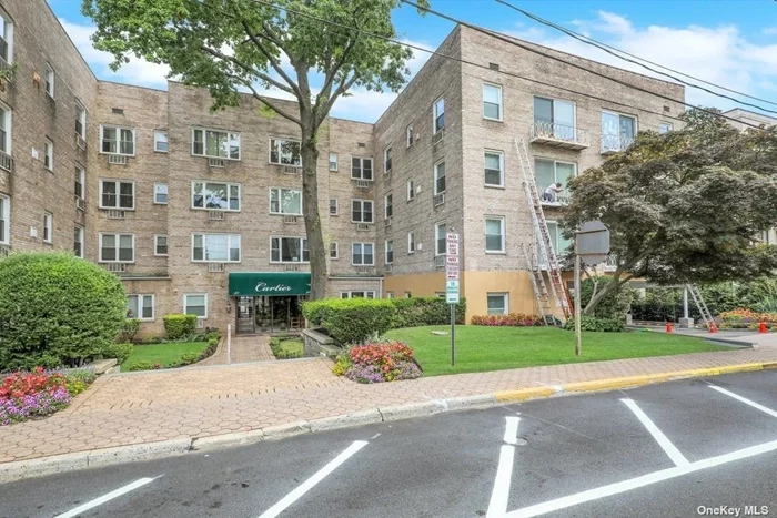 Lovely, sunny, south facing, large 2 bedroom 2 bath with dining room. Ideally located close to LIRR, restaurants, shopping with guaranteed parking space. Park district privileges including concerts, ice skating, pool, tennis. South schools / option zone. Private laundry on every floor.