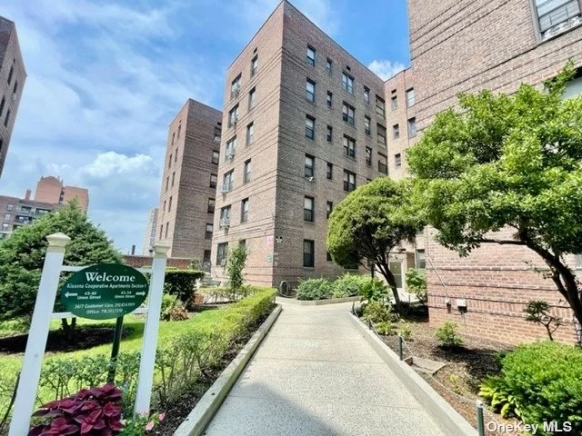 Great Location! Beautiful Coop Building Located In The Heart Of Flushing. Low Maintenance With All Utilities Included. Easy Access To Transportation & Convenient To All.