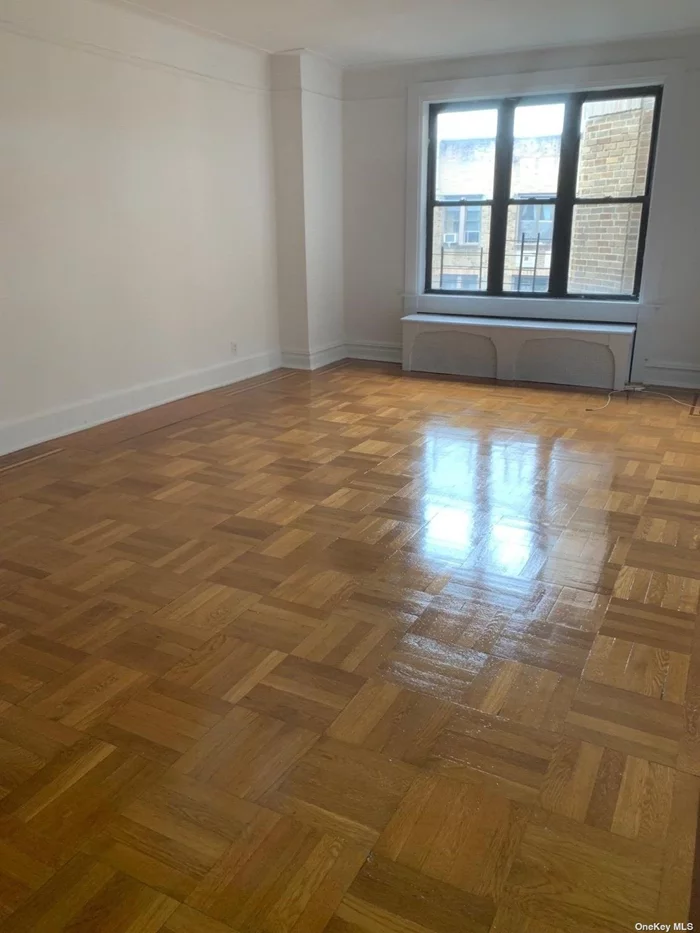 Newly renovated and spacious one bedroom apartment. Lots of windows and closets. Hardwood floor, eat in kitchen. Very bright . Near everything. Heat and hot water included. Pet under 35lbs allowed. Two months free for the first year. One month free for the second year if sign a two year lease.