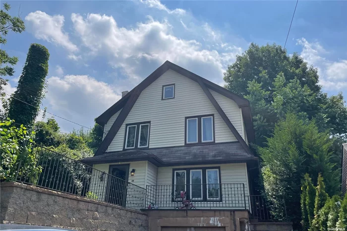 This charming colonial house with 3 bedrooms, and 1.5 baths, invites you to a Renovated open concept layout that leads to a beautiful backyard,  perfect for entertainment. conveniently located near all. Enjoy all Great Neck north amenities