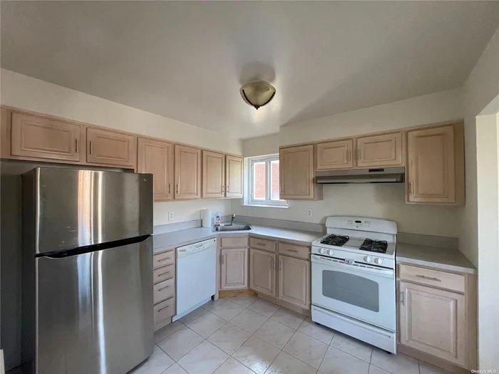 Move-in ready 3 bedroom, 2 bathrooms, eat in kitchen with an L-shaped living room and dining room in a multi-family house. The master bedroom has a balcony with an ensuite. This unit has ample closets and 1 parking spot. There is laundry and backyard space (shared on ground floor).