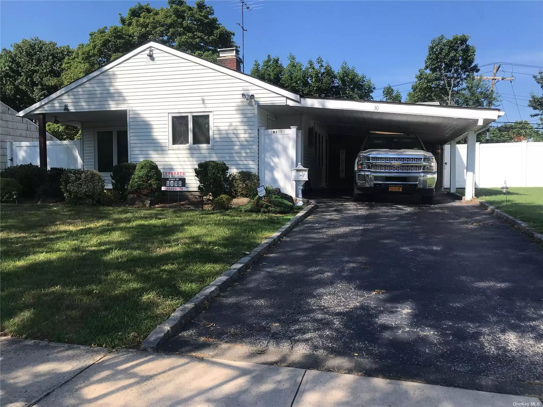 Syosset Whole House Rental, 3 Bedroom Ranch with Eat in Kitchen/Dining Area, Washer & Dryer, Wood Floors, Oversized Den w/ Sliders to Back Yard. Conveniently Located to all Transportation, Shopping & Restaurants