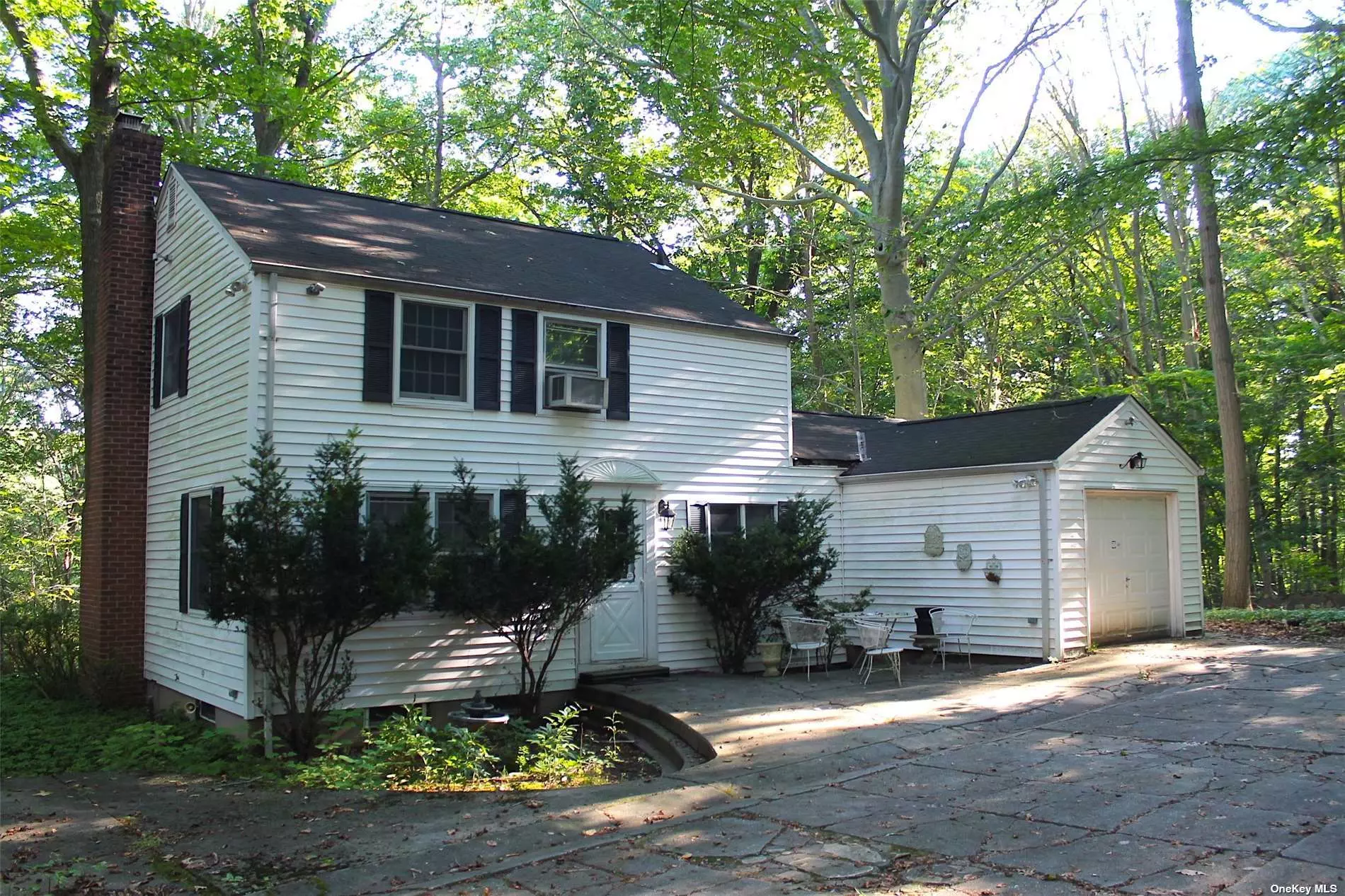 Nissequogue-3 Bedroom Colonial on 2.5 acres Property runs from Spring Hollow RD to Frog Hollow RD. 1.5 baths, Brick Fire Place, Full basement , Oil Burner 1 car garage. House is sold as-is. Beach rights , Close to Short Beach, Long Beach, Saint James and the LIRR. . $ 659, 000 LOW...LOW TAXES---$ 12, 057. ( True taxes including village )