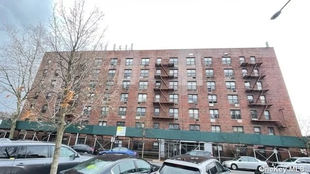 Great Location!! Next to Queens College. Sublet Allowed, Well Managed Condo Building. Sun-Drenched Large Studio, Hardwood Floor, Kit with Window, Facing South, Low Monthly Common charges & Taxes, Great School Zone Convenient to Public Transportation, Shopping, Restaurants, etc. Near Major Highway LIE & Van Wyck & GCP.