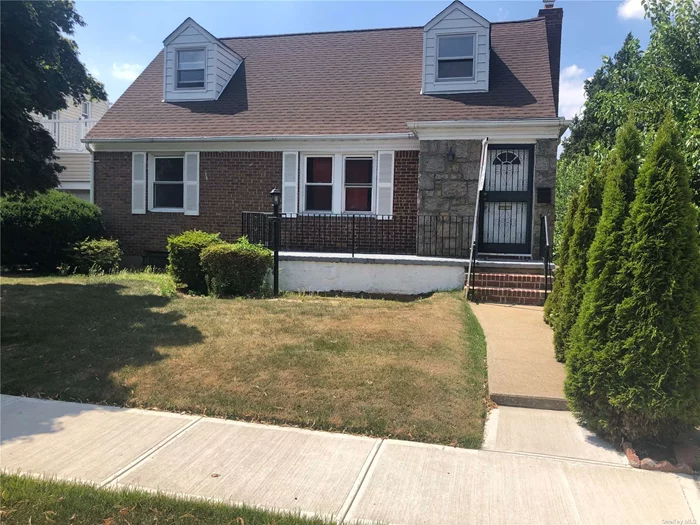 A great house with a large lot size located at Cambria Heights. It offers 3 BR, 3 Bath with private driveway and a huge backyard. It&rsquo;s been priced right for a fast action. It won&rsquo;t last long.