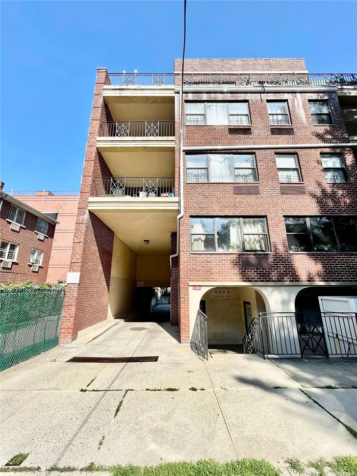 Bright & Spacious Condo Unit Located In The Heart Of Fresh Meadows. Features Living Room, Open Kitchen, 1 Bedroom, 1 Bathroom & 1 Outdoor Parking Space. Convenient To Shopping & Transportation, Buses Q34, Q35, Q64, Q65, QM4 & QM44.