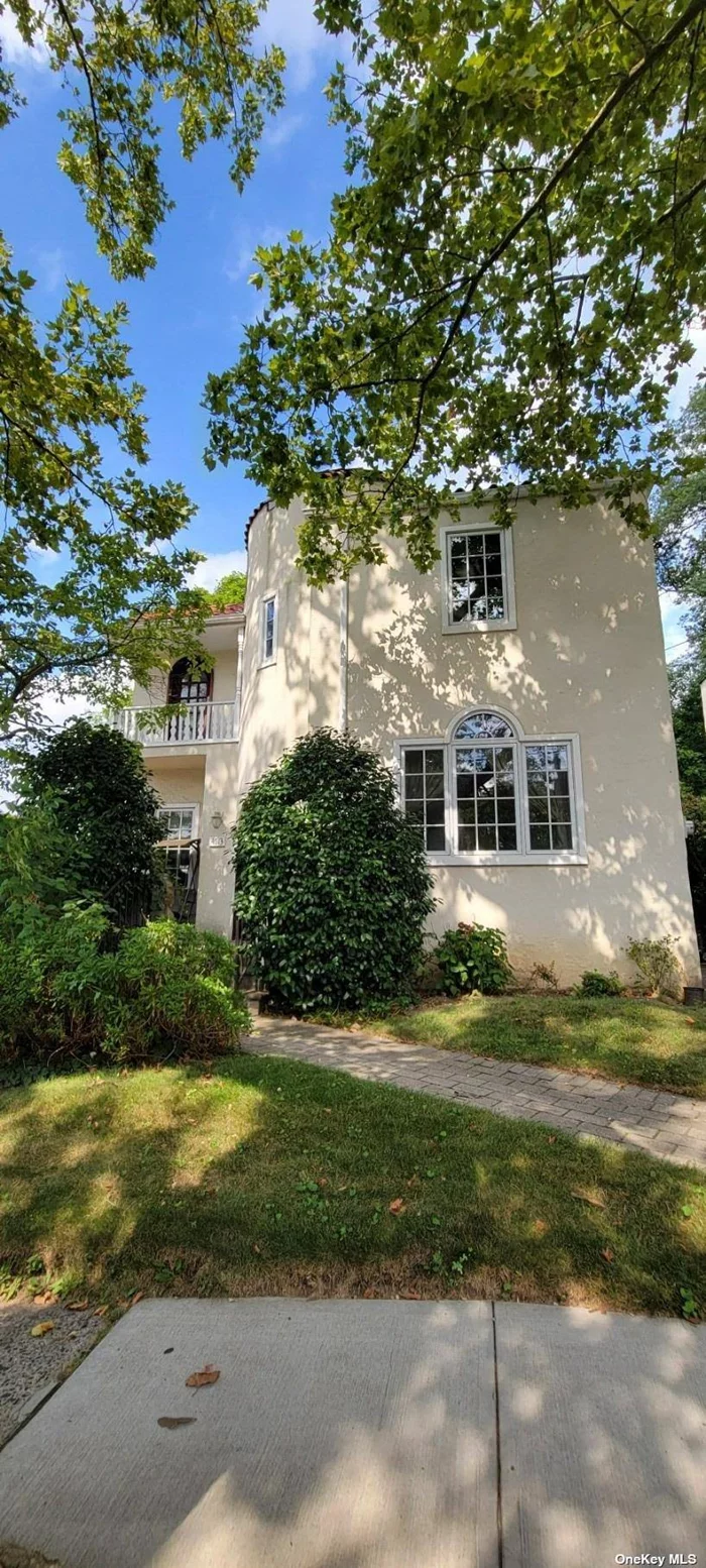 Charming Mediterranean architecture with terracotta roof and high ceiling conveniently located close to transportation (LIRR, highways, & buses, ) shops, restaurants, and schools. Freshly painted and wood floor waxed, this single family house is zoned to Lakeville Elementary and Great Neck South MS & HS. Available for immediate occupancy.