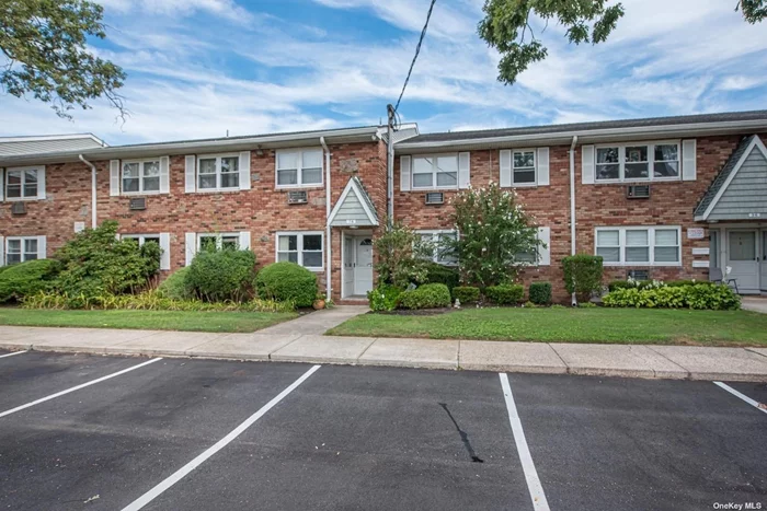 Ground Floor, One Bedroom, Large Living Room, Dining Room, Eat in Kitchen. Close to Heckscher State Park, Great River Train Station and Major Highways.