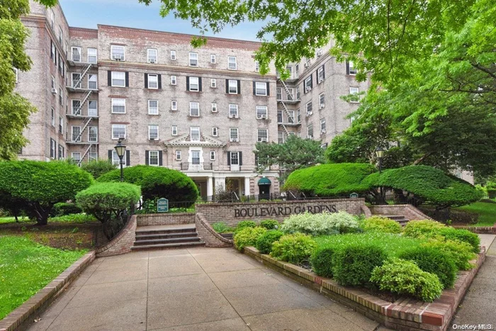 Largest 1Bedroom Unit with an Entry Foyer that can be used as an Extra Room. The Oversized Windows throughout allow for Plenty of Natural Light. Laundry is in the Building as well as Bike Storage. Personal Storage is maintained by Bar Gold. Boulevard Gardens sits on the Astoria Border and is 2 Blocks from the R/M train at Northern Boulevard. The Q18 Bus runs along the Complex and down 30th Avenue into the Heart of Astoria., Additional information: Appearance:Excellent, Interior Features:Lr/Dr