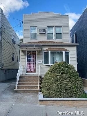Come check out this beautiful single family home in the heart of Maspeth! This house is turnkey, move in ready. Plenty of natural light throughout the house including a skylight on the second floor. Spacious room sizes. Updated kitchen and bath. Laundry on the first floor. Full finished basement with seperate entrance. Close to all transportation, schools, parks and major highways. This is a definste MUST SEE!!!