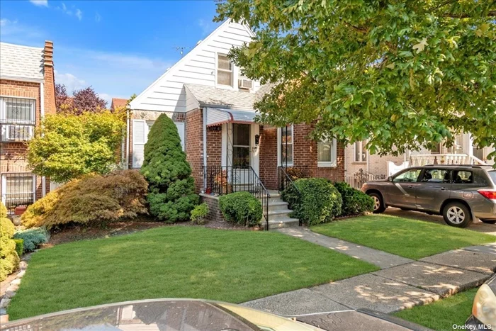 Beautiful and huge one family House R3x Zoning Sitting on a 40X100 lot , in a Quiet neighborhood. 4 Huge bedrooms, eat in kitchen, finished basement, garage and private driveway Backyard. Near all located in the heart of N. Flushing .