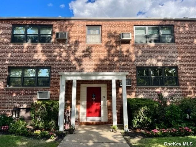 Huge spacious and well maintained 3 Bedroom 2Full bathroom Coop. Stunning details thru out, including crown moldings, built in radiator covers, custom kitchen, hardwood floors thru out. First floor unit on quiet tree lined block.