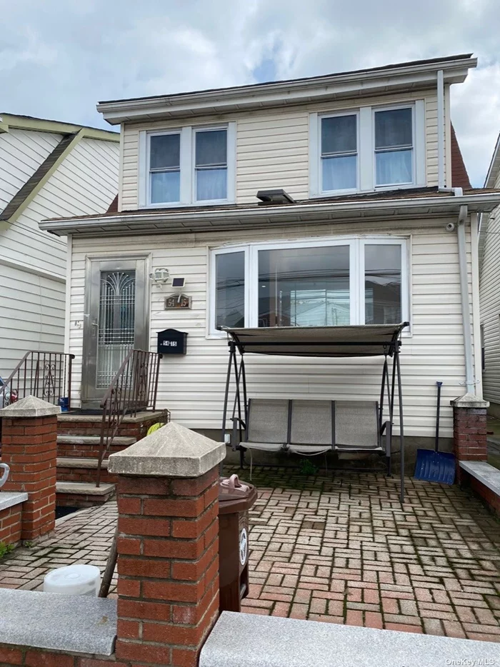 Cozy Detached 2 Dwelling House With 4 Bedrooms, 3 Full Baths, Finished Basement And Separate Entrance. Nice Lot Size 27x100. Convenient To All Shops, School, Supermarket, Park. Minutes To #7 Train, LIRR, Bus, Mall. Easy Access To All Major Highways.