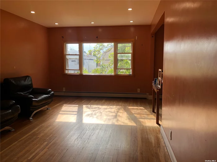 Spacious 2-bedroom apartment on 2nd floor of a house with washer and dryer in the unit. Updated bathroom and kitchen with granite countertop and stainless steel appliances. 2 parking spots, access to back yard. Close to LIRR, bus stop, school, restaurants and shops.