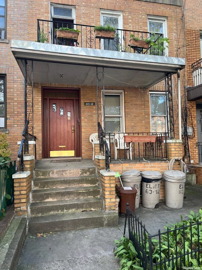 2 Dwelling, Brick With Finished Basement, 2 Bedrooms Over 3 Bedrooms And Private Backyard